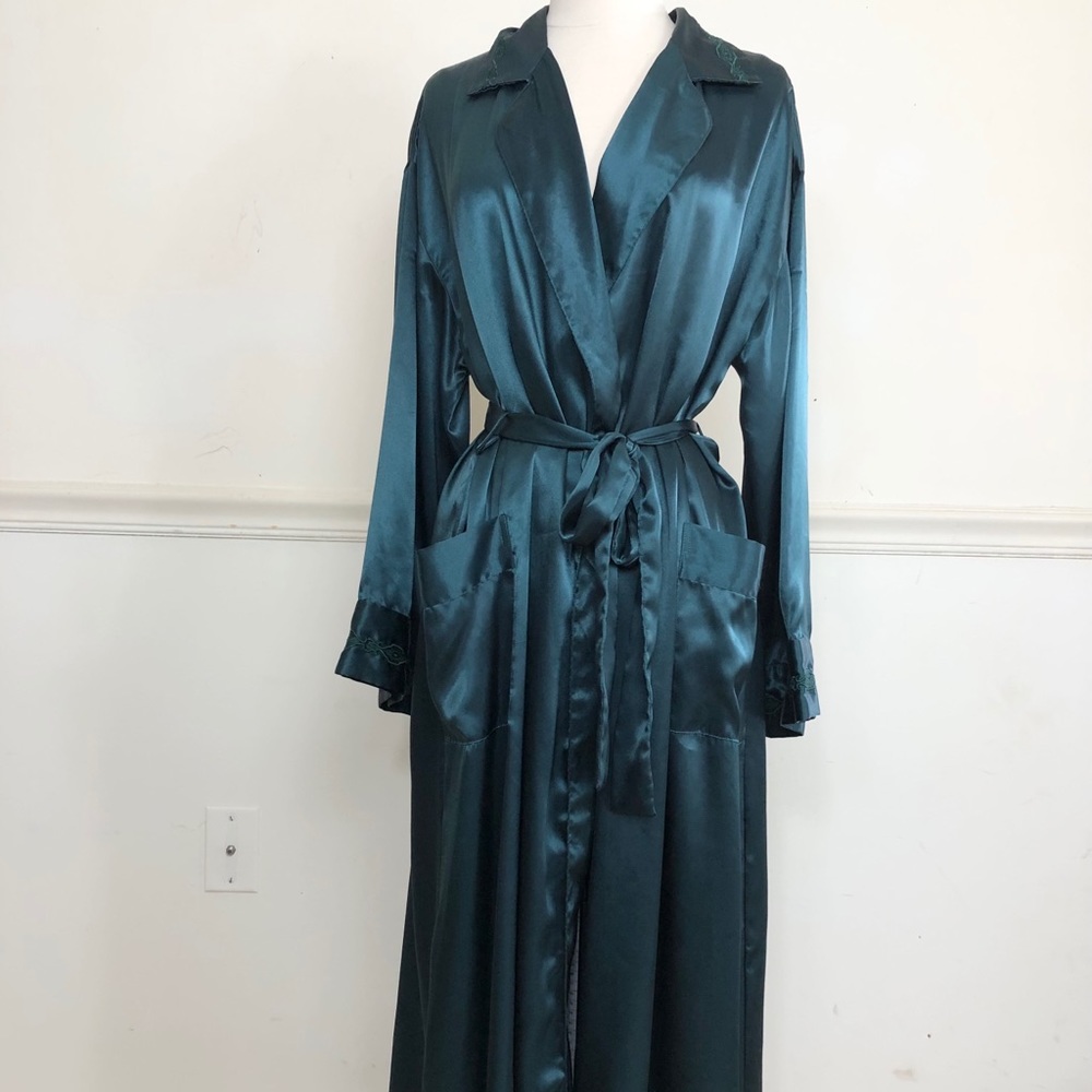 VTG Long Emerald Green silky robe, medium